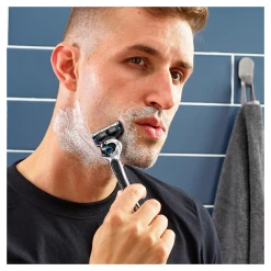 Gillette® ProShield Chill Rasierklingen 9 Gillette® ProShield Chill Rasierklingen -Satin Naturel Shop MAM 7418156 SHOP IMAGE 2.0